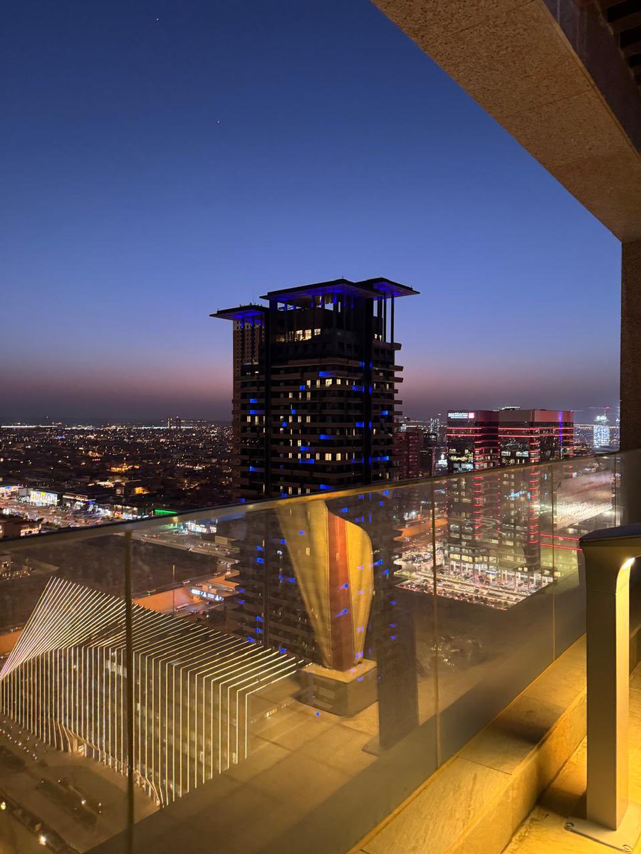 lilillilliilill's tweet photo. أحس 🌆 https://t.co/w2frKl3FBm