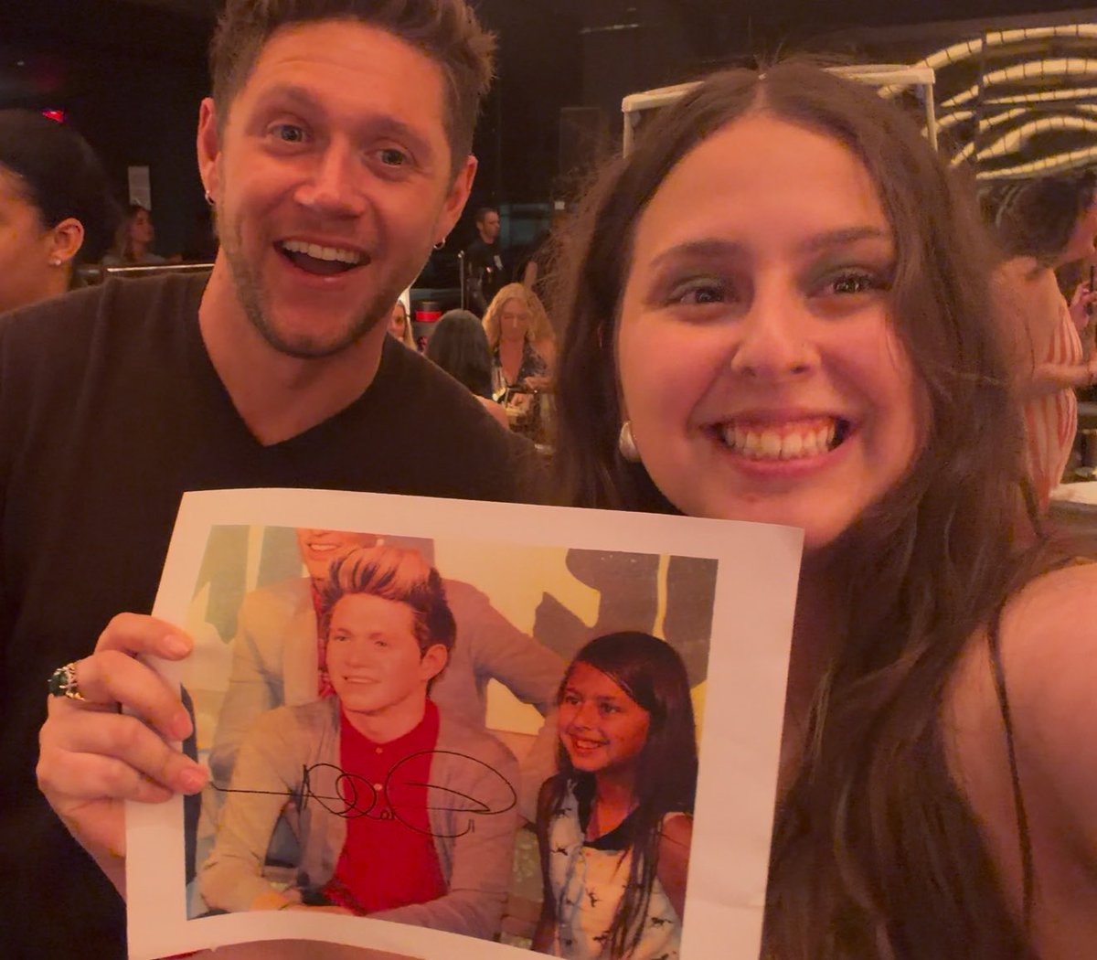kissharrydisco's tweet photo. @NiallOfficial Forever thankful! Thank you for such a fun time and for being amazing!!! 😭😭😭❤️❤️❤️ VIVA DINNER PARTYYYY!!!! https://t.co/h7xAj3AEdF