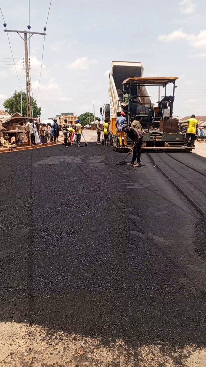 manasseh447's tweet photo. This is an ongoing construction of 36 km road from Bagoma–Gagumi in Birnin Gwari LGA 

Many might ask: Which Birnin Gwari? Yes, the same Birnin Gwari that was once deemed a "no-go area."

Today, with restored security across the LGA and the state, hope is back. Farms and businesses are bustling, schools and hospitals are open, and vital developmental projects are springing up everywhere, all thanks to the purposeful leadership of Governor @ubasanius

#WorkingForKaduna