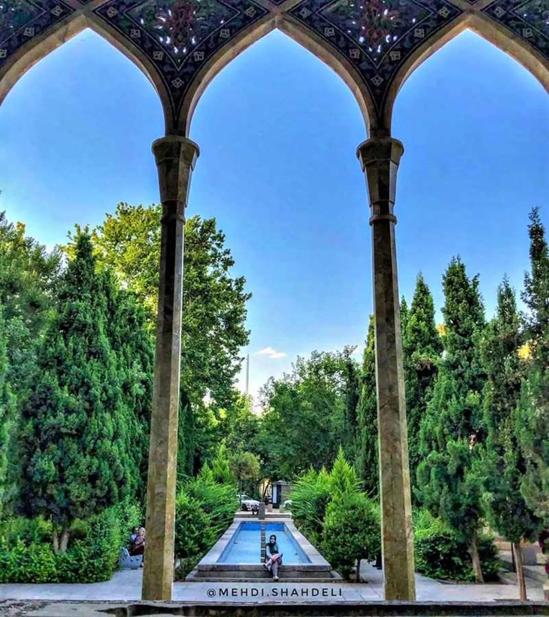 RNaeen's tweet photo. این همه‌ #سرو زیبا دیدید. سروهای آرامگاه صائب تبریزی در #اصفهان رو هم ببینید و کیف کنید از قشنگیش کنار مقبره زیبای صائب. 

عکس ها رو مهدی شاهدلی ثبت کرده. https://t.co/5exumlWcH8