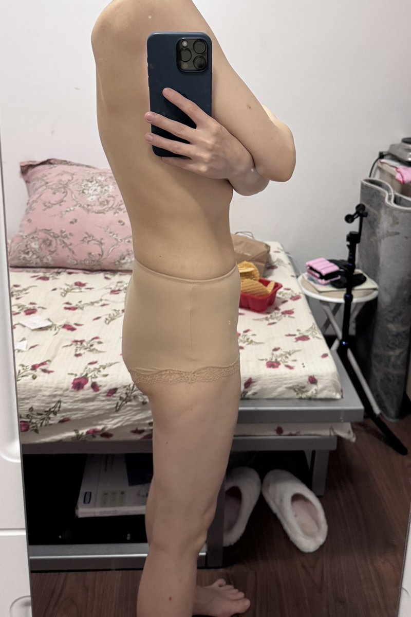 bulimic4ever's tweet photo. 09/06/26 #bodycheck #edtwt #muffintop #fatgirl #pig #legs #mia #miatwt #ana #anatwt #edtwtᅠ #wideribcage #fatspo #edtwtㅤ #shortgirl #fat #cow #weighin #stomach #fatt #piggy #ricecaketwt #ricecake #kg #bmi https://t.co/pGNXXkRlbt