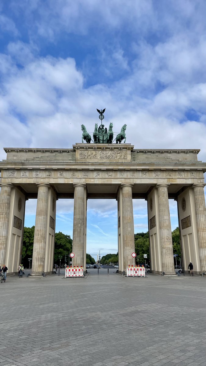 dmtsu's tweet photo. 🇩🇪ベルリン🇩🇪
ベルリンの壁崩壊のニュースは小学校低学年だったけどニュースで見てた記憶がある。そんな今と地続きな歴史を感じれるドイツの中では数少ない街。 https://t.co/wZGrN7a46W