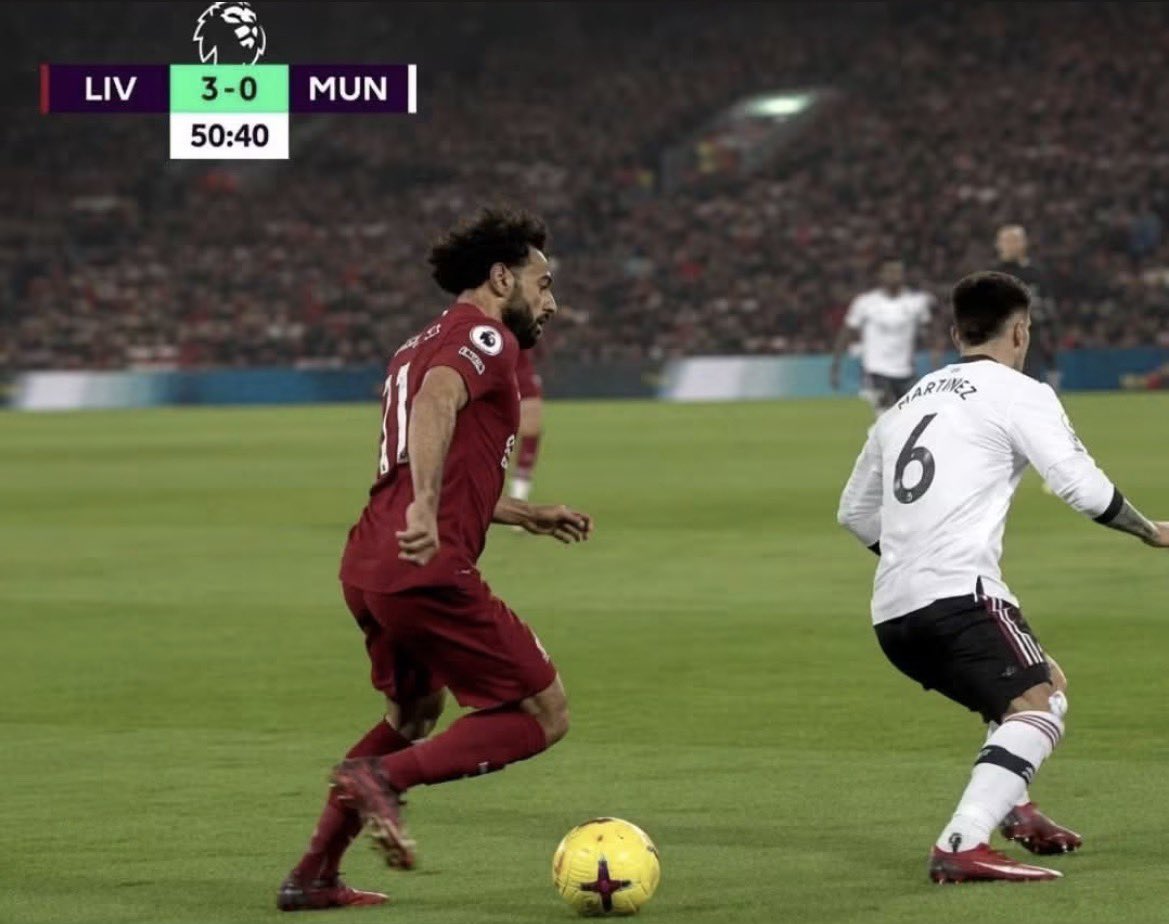 lfc_no_context's tweet photo. When Lisandro Martinez ran away to tell his teammates that Mo Salah is coming...🤣🤣🤣🤣 https://t.co/v03LOJSUJl