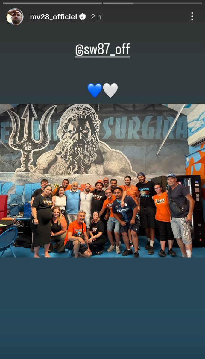 MassiliaZone's tweet photo. Mathieu Valbuena était de passage au local des South Winners 👀 https://t.co/Q5oIjBwhp1