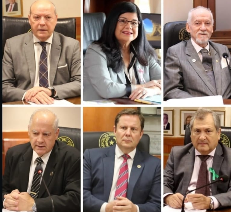 BogadoMayor's tweet photo. Vergüenza para la República...
Son Miembros de nuestra Corte Suprema de Justicia, que no tuvieron el coraje de negarse a participar de manera Secreta con Lideres Políticos.
QUE LO SEPA EL MUNDO...
Mancharon la Justicia de nuestro País. https://t.co/Qj9IJDR1Zy