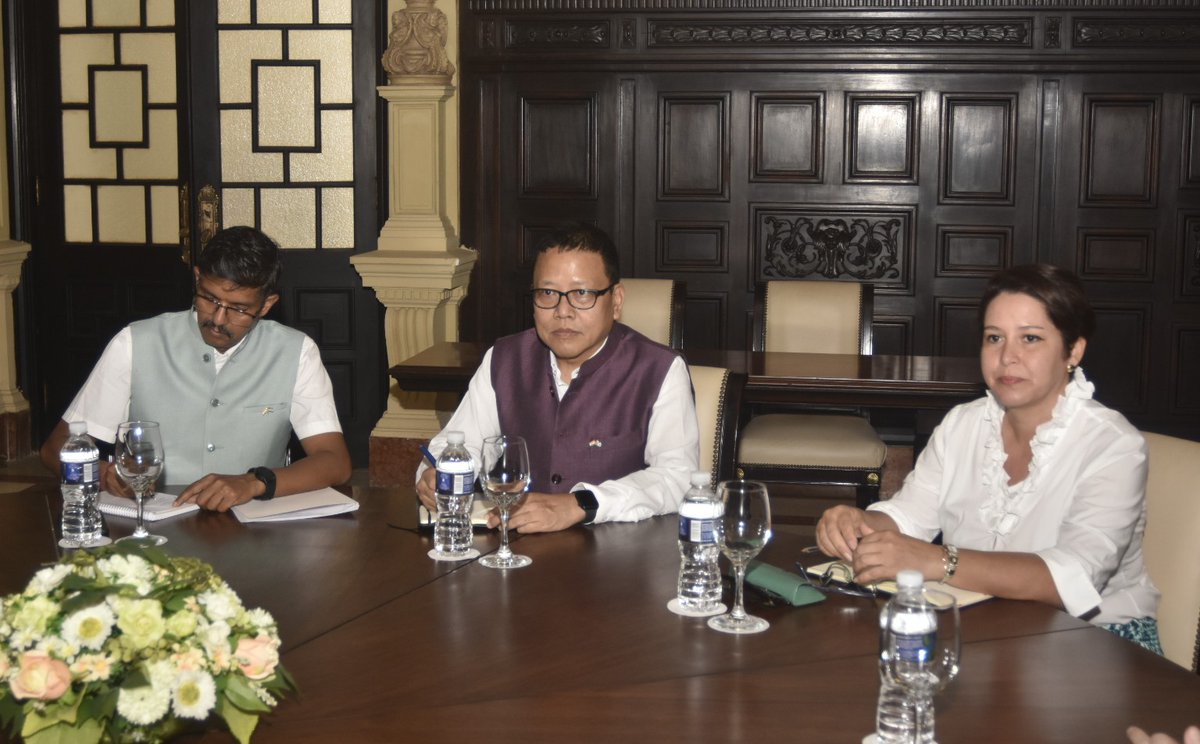 AsambleaCuba's tweet photo. Esteban Lazo, presidente de @AsambleaCuba, sostuvo un fraternal y fructífero intercambio, en el Capitolio Nacional, con el Excmo. Sr. T. Armstrong Changsan, Embajador de la República de la #India🇮🇳 en #Cuba🇨🇺

✅️ @achangsan ratificó solidaridad de su país con el pueblo cubano https://t.co/E2YjCSx7Rt