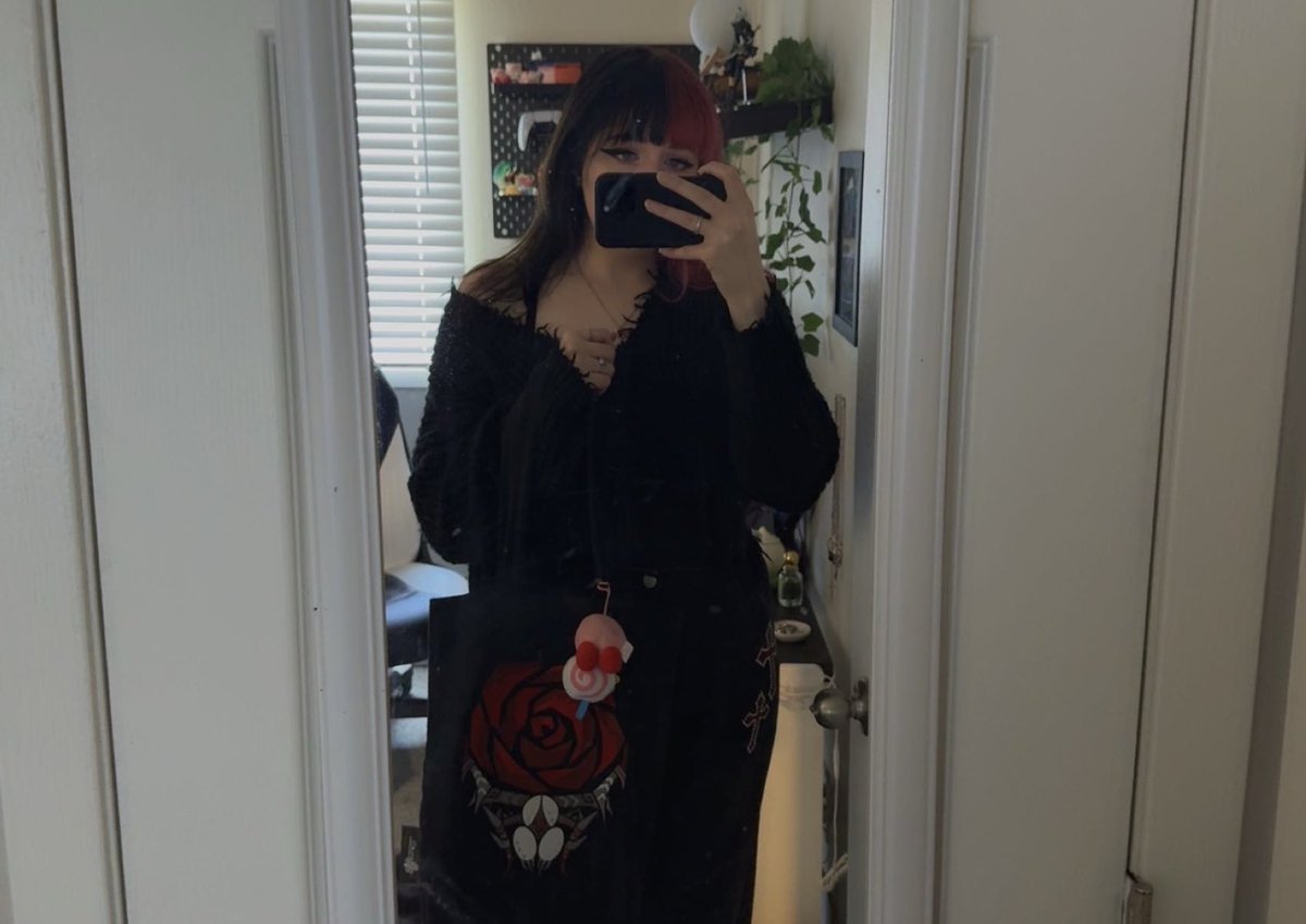 kirbeezz's tweet photo. OOTD with Lala Barina because I AM excited for MH DLC 🫪 https://t.co/CoG2nzJmL4