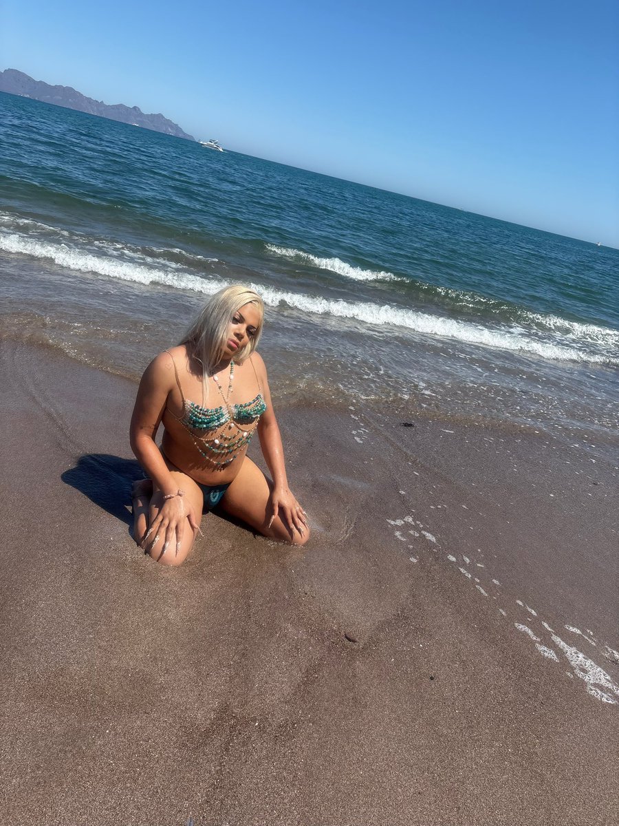 tooobbsss's tweet photo. suns out buns out😍 https://t.co/KQWb5l4BZo