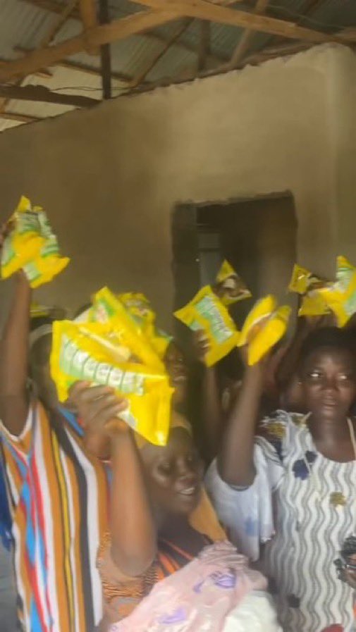 firstladyship's tweet photo. Nigeria is a broken society. I’m a sucker for hopeless causes, but yours is a lost cause. You will have to reimagine Nigeria from scratch. I’m scared. No other society behaves this way. https://t.co/cWgUYwwLe5