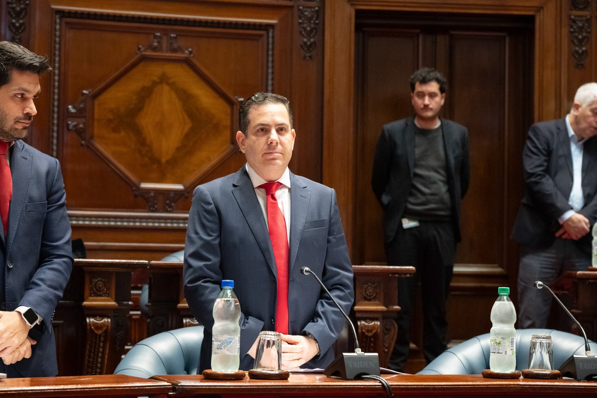 MaldoNoti's tweet photo. Nicolás @de_modena asumió en el @SenadoUy y alertó por seguridad en Maldonado.

https://t.co/N0r0WMCAN9 https://t.co/M2p8J65zby