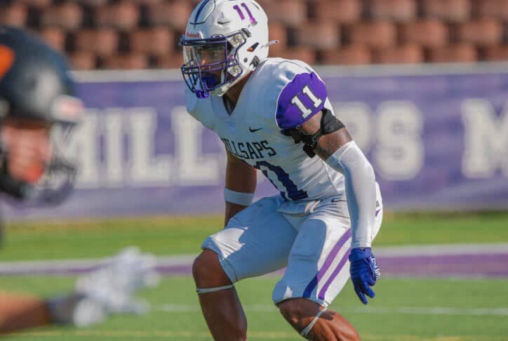 CurtisHaywood55's tweet photo. After a great conversation with @OLCoachCorrado I’m more than blessed to receive my first offer from @MajorsFootball @Riverdale_FB @MarkLongo5279 @__TrenchmafiaOL https://t.co/tR4B8urU4L
