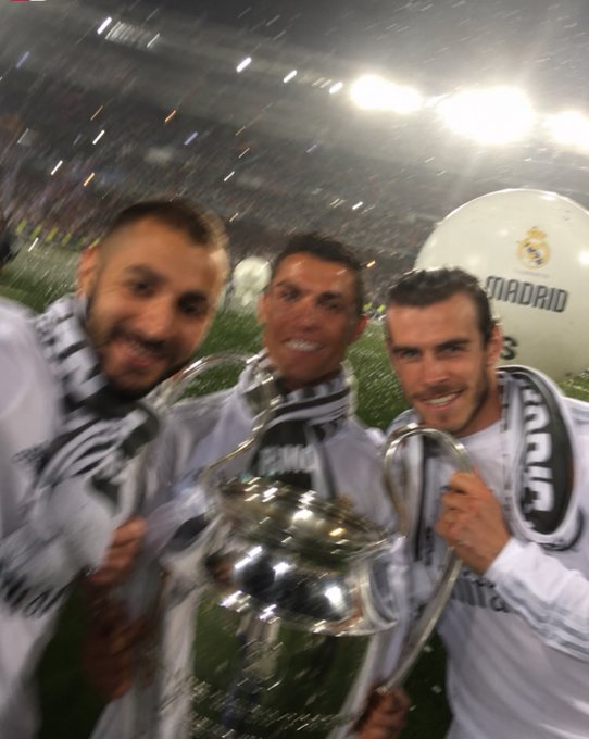 Cr7stianismo_'s tweet photo. Esta foto tiene más historia que el Atlético de Madrid.

Nunca mejor dicho. https://t.co/quyQIOoT13