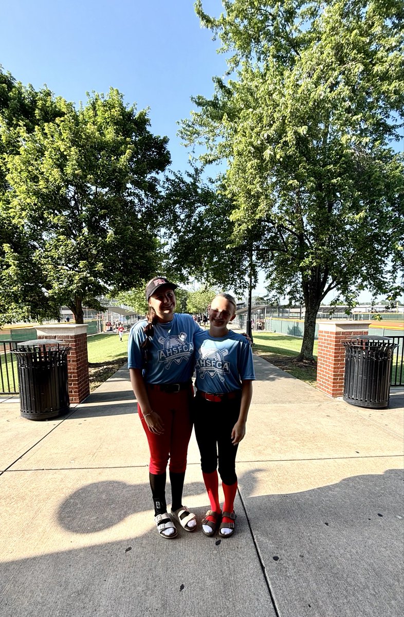 FBXhuff's tweet photo. 2029s @KeatonLong29 and @FinleyLawless29 are spending their day getting reps in at the AHSFCA camp. 
#workworks #fbx 
@SoftballDown @TOP_D1RECRUITS @Softball_Report @FastpitchAthRec @CoastRecruits @CoastRecruitsSB @D1Softball https://t.co/6fkyhbCHH1