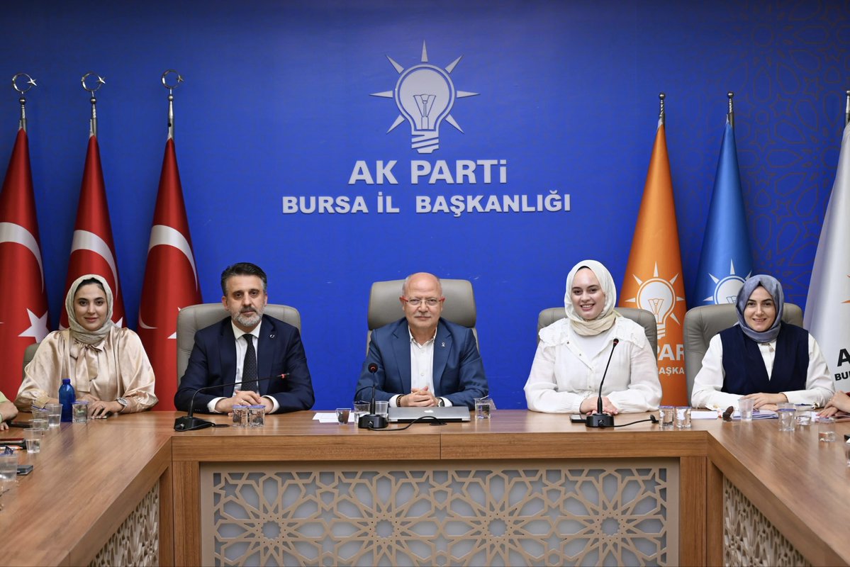akkadinbursa's tweet photo. İl Başkanımız Sayın Davut Gürkan ve Bursa Büyükşehir Belediye Başkanvekilimiz Sayın Şahin Biba’nın katılımlarıyla haftalık olağan yönetim kurulu toplantımızı gerçekleştirdik.
@davutgurkan https://t.co/dONA4dbglW