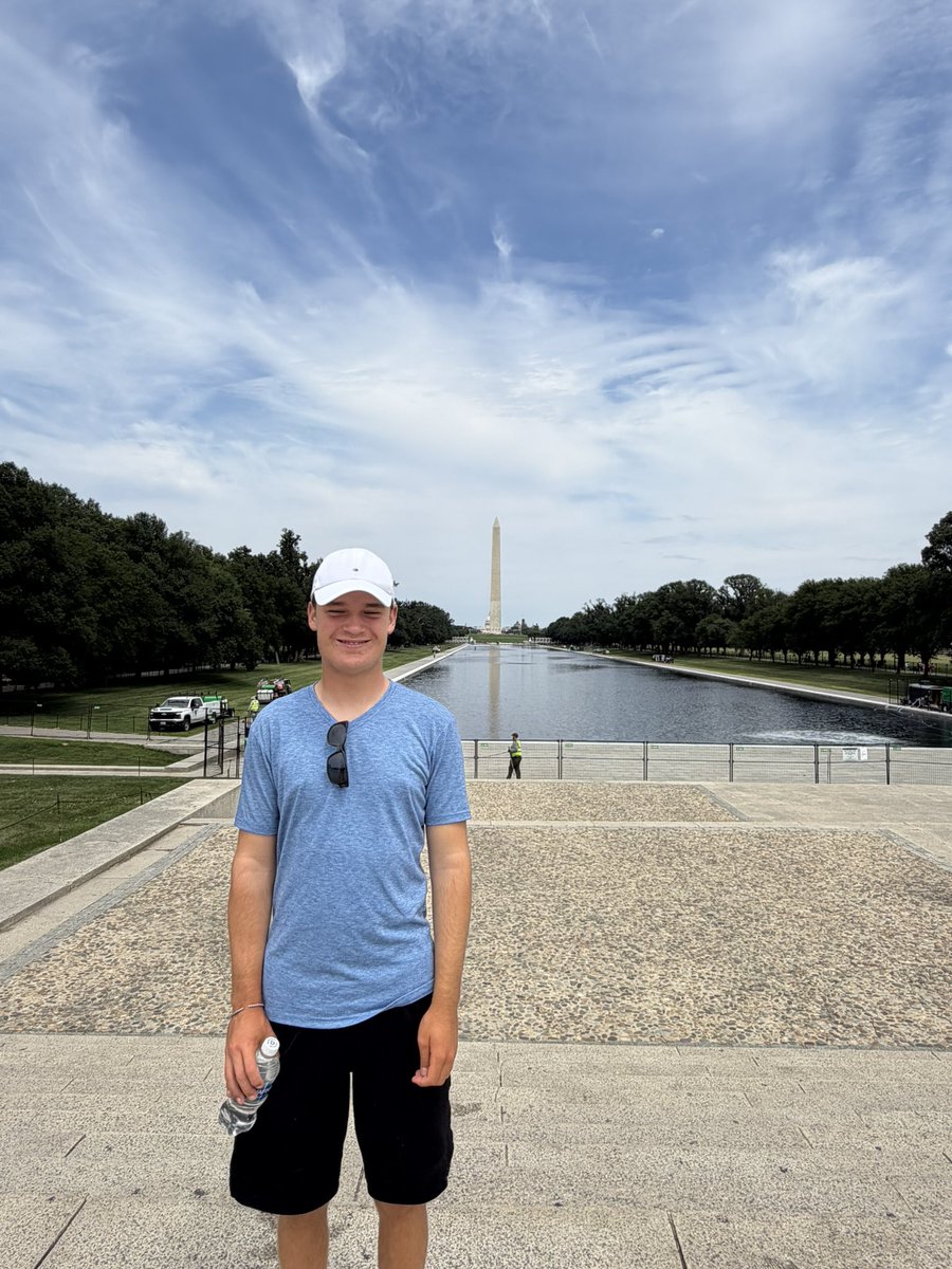 SoFloExecutive's tweet photo. Thank you @POTUS the reflection pool looked incredible today. Almost as incredible as our beautiful pools in Palm Beach County. https://t.co/2veavyjA9c