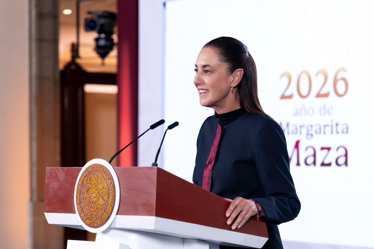 MxInteraccion's tweet photo. Presidenta @Claudiashein anuncia decreto para implementar Trabajo a distancia en Oficinas y Suspensión de clases en #CDMX en la Inauguración del Mundial 

@GobiernoMX se exhorta a adoptar teletrabajo en actividades administrativas no esenciales.
👇⚽️🔗
https://t.co/DbYh9EtwY0 https://t.co/lMO8EQ0jQh