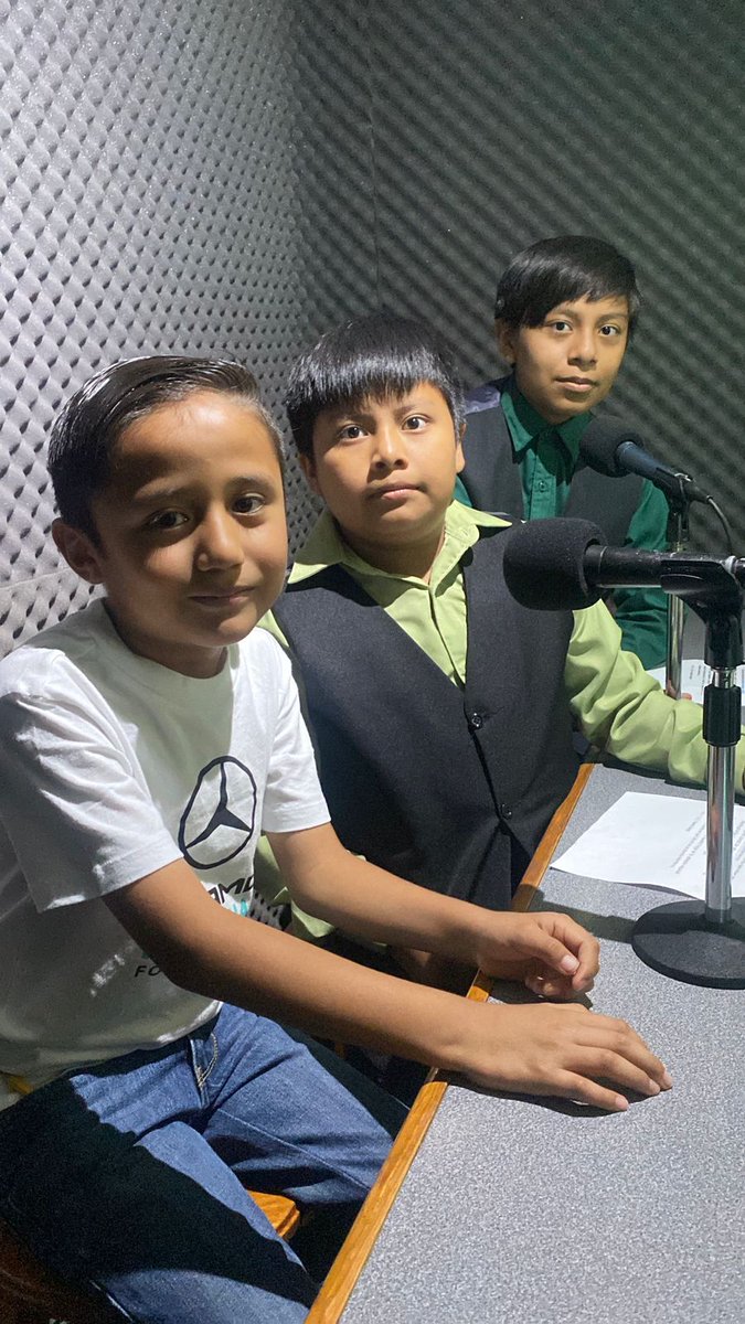 RCMultimedios's tweet photo. Niñas, niños y adolescentes de Oaxaca concluyeron el II Taller #NotiInfancias produciendo su propio noticiero radiofónico. Durante cuatro semanas aprendieron investigación, redacción y conducción, demostrando que las nuevas generaciones también tienen mucho que contar. https://t.co/7CTXqiDzbP