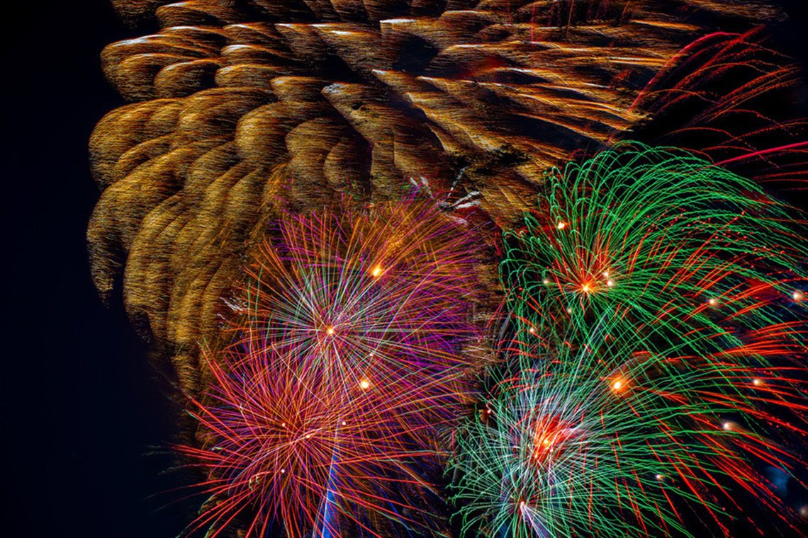 Bee4theclout's tweet photo. Coming Soon! Arlington, Texas  July 5th Bash With Drones AND Fireworks In Entertainment District 😍🔥🎇 https://t.co/FlRt8fBwXC