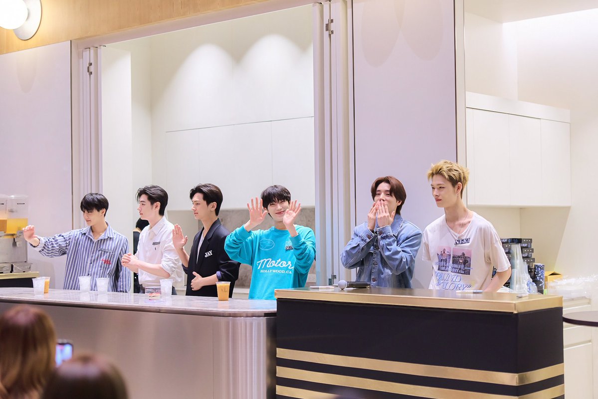 EngeneChile's tweet photo. 〚 #OFICIAL ⋮ 260609 〛
Nuevas fotos de ENHYPEN compartidas por Shopee Tailandia 🗣️

꒰⋯⋯🧬⋯⋯꒱
⤿©️ShopeeTH              ☁︎
𝐄𝐧𝐠𝐞𝐧𝐞.𝐜𝐡𝐢𝐥𝐞_ 
•🌙•
@ENHYPEN @ENHYPEN_members #엔하이픈 #ENHYPEN #ENGENE #KNIFE #THESIN_VANISH https://t.co/zTHz14ybGq
