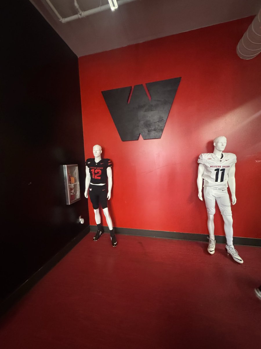 memphis_baker's tweet photo. Thank you coach @ArneFerguson for the unofficial visit around western Oregon I’m very grateful @WOU_FB https://t.co/VBCFZfHvEX