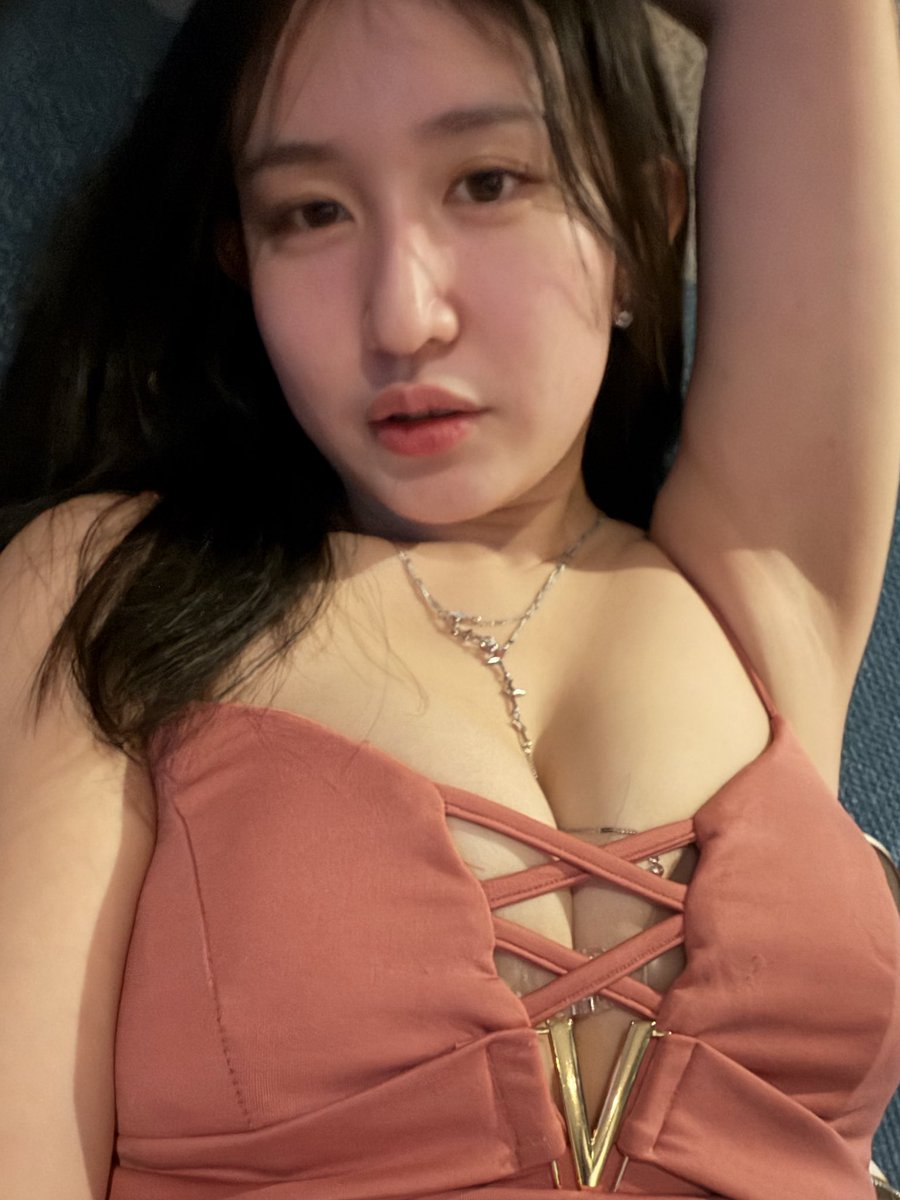 Crystal_baebaby's tweet photo. （喝醉）客人：為什麼一整天你腋下還沒味道？？👅 https://t.co/m5css6GKQw