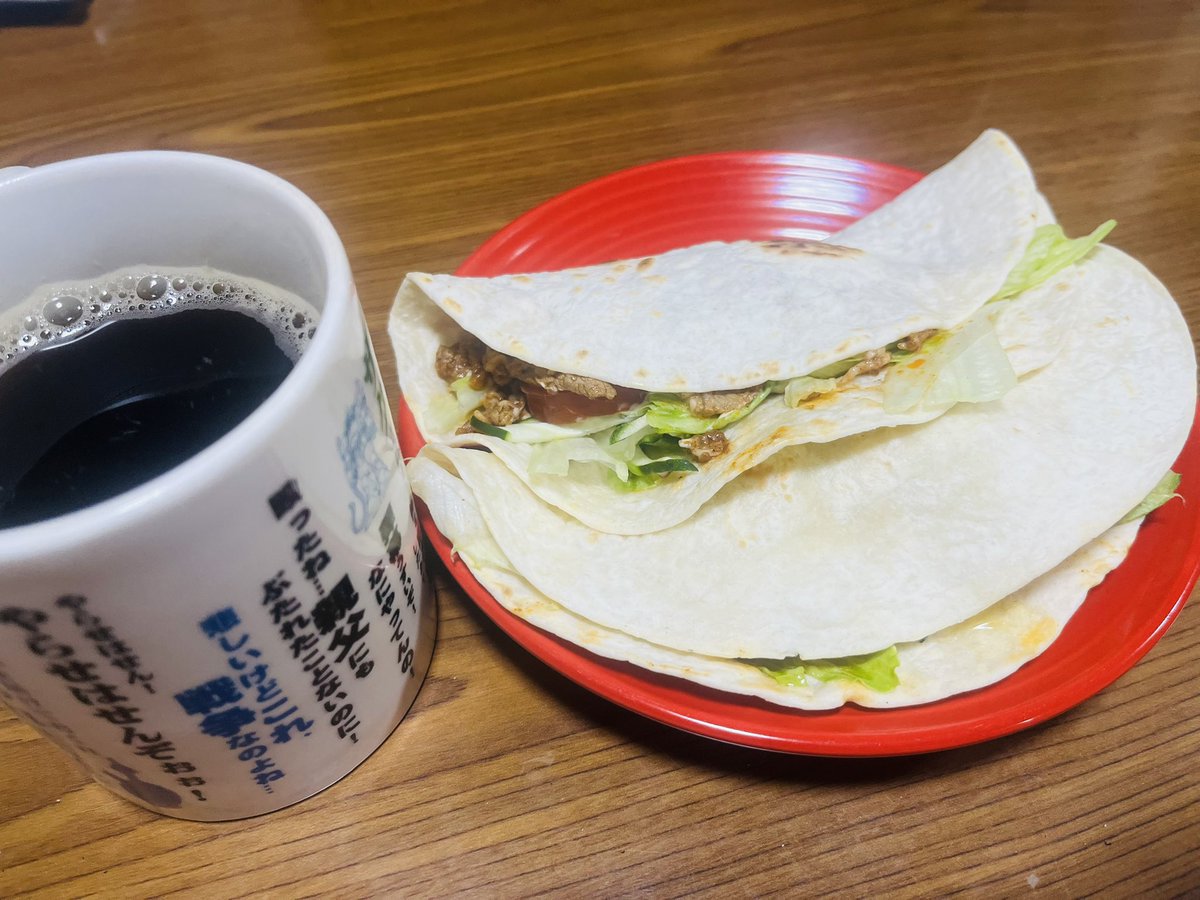 13b66's tweet photo. おはようございます😁
今朝は昨日作った
トルティーヤを食べて
曇り空で少し肌寒いですが
頑張ってオクラ収穫しまーす👍
#モニスマ  #トルティーヤ https://t.co/0TGxmJgAgS