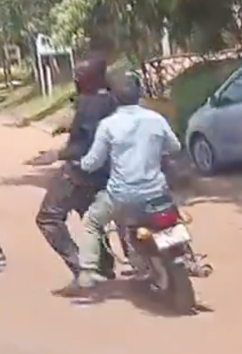 asiwaju_jr's tweet photo. @hermankinene @PoliceUg @ntvuganda @DailyMonitor This is the image of the boda guy who knocked him, and hit him with a paver to the head. https://t.co/UX1b9q8hWM