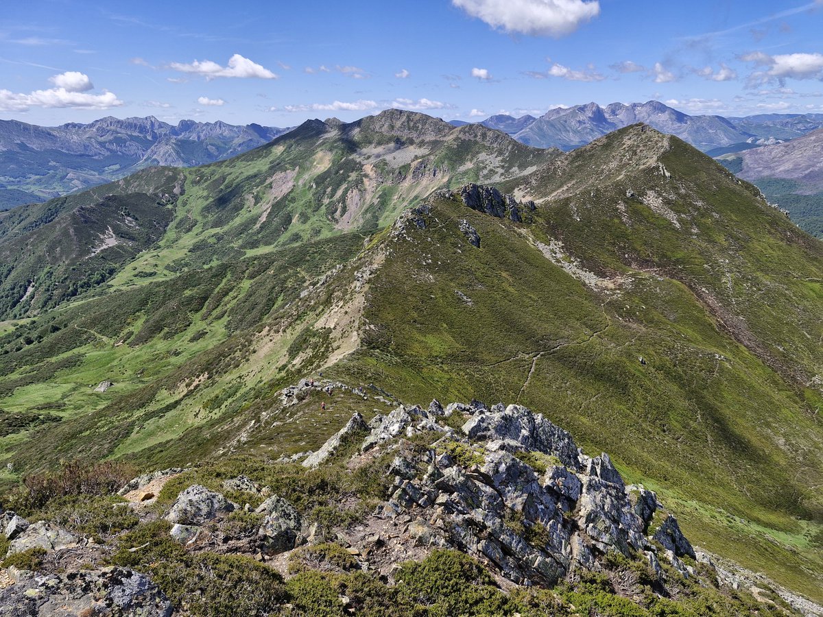 Turi_L8's tweet photo. ⛰️ Pozúa - Cuénabres https://t.co/PBYFzKkjAP