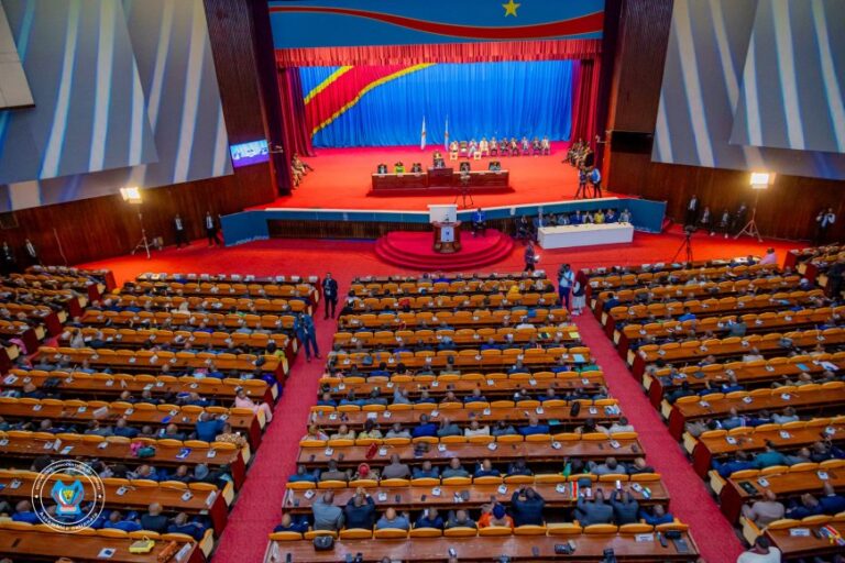 Armandmiteyo's tweet photo. L’ assemblée nationale a adopté ce mardi 9 juin la proposition de loi relative à l’organisation du référendum en République démocratique du Congo. Le texte a été approuvé par 348 députés, contre 2 voix défavorables et 1 abstention. https://t.co/BKSCQeU9Q7