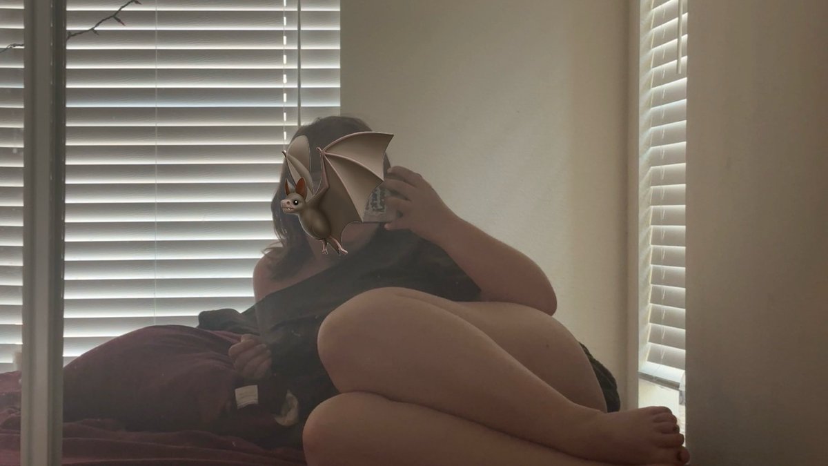 Graygray_day's tweet photo. It’s too hot :(( I can’t even wear pants inside anymore
#nsfw #txfreaks #goth #emo https://t.co/v1KkUYB2HK