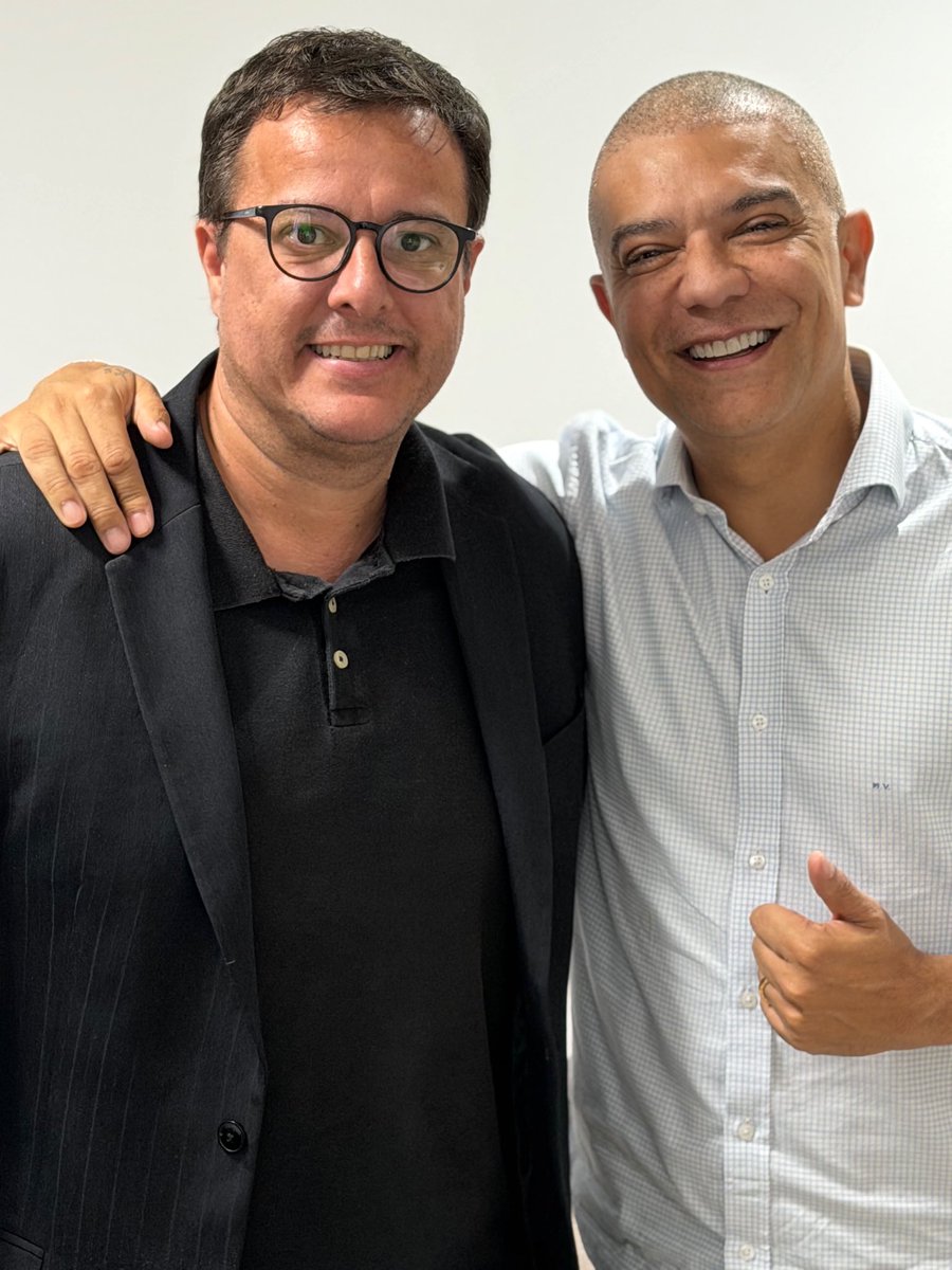prd25_rj's tweet photo. Todas as regiões conectadas. Hoje nosso presidente Marcus Vinicius Neskau recebeu o vereador #PRDAreal, Luís da Papelaria, na nossa sede. 

É o #PRD25RJ somando para renovar todas a regiões do nosso Estado o Rio. https://t.co/R1944i5eAR