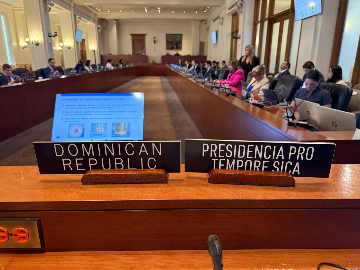 RDenOEA's tweet photo. 🇩🇴 Como Presidencia Pro Tempore del SICA, República Dominicana tuvo a su cargo las palabras de apertura de la sesión de la Comisión de Seguridad Hemisférica de la OEA sobre gestión del ciclo de vida y trazabilidad de armas y municiones. https://t.co/P3yk5wy7GW