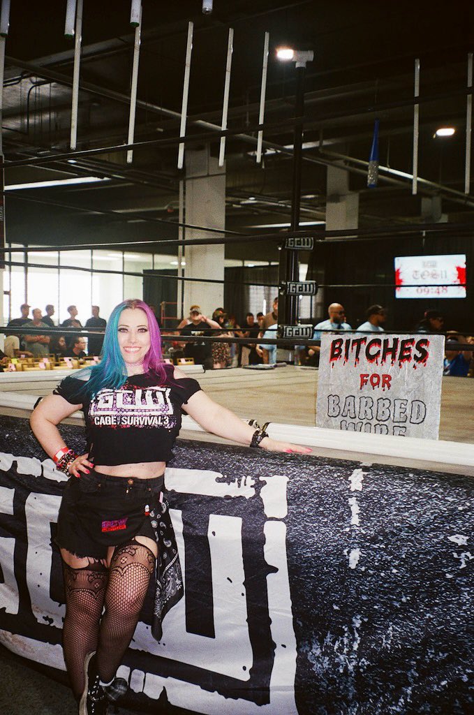 FreebandJ's tweet photo. @DumptruckDani Bitches For Bared Wire #GCWTosXi https://t.co/2jlpc8WDth