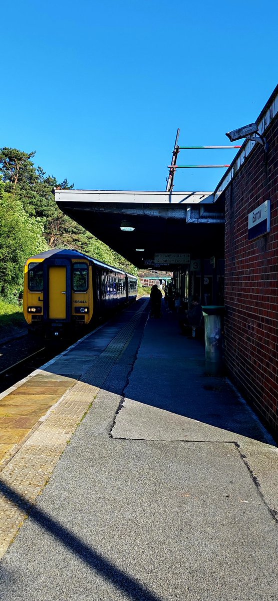 Northern_Amos's tweet photo. This hasn't been seen for a while but 2 of @northernassist #Heaton allocated 156's actually doing what is normally their work #metcam156444 is seen at Barrow with a service for Corkickle and #metcam156475 is seen at Morecambe with an @TheBenthamLine service to Lancaster https://t.co/4O2GuTMJ2B