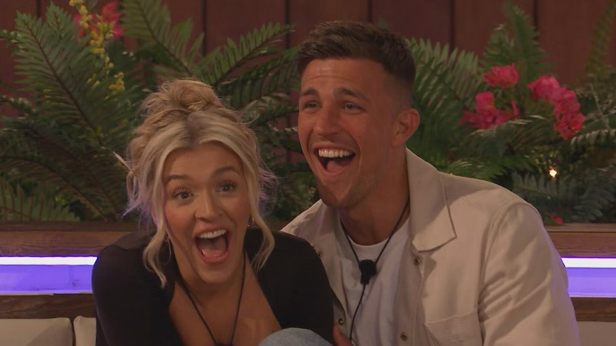 mytypeonpaper's tweet photo. “I wish it was you up there with me” SAM??? I was unfamiliar with your game #LoveIsland https://t.co/q9V8HsBCNK