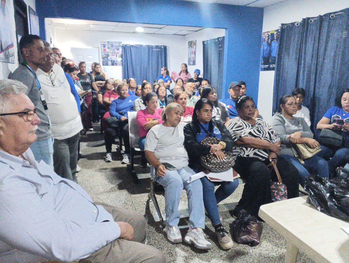 EleazarLpehr's tweet photo. ¡Eleazar López Contreras firme con UNT Lagunillas!
​La fuerza de nuestra parroquia se hizo sentir hoy en la reunión de la maquinaria municipal. 
Nuestros líderes de C.V están activados y listos para el despliegue en cada sector. 
​
 @untlgs
@somosuntzulia
@partidoUNT https://t.co/iEaNze1x3Q