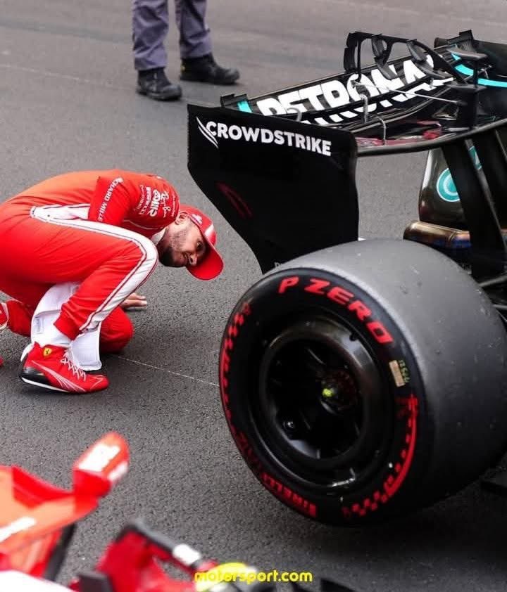 MercedesAMGF1BR's tweet photo. 🚨 | Lewis Hamilton sobre o Mercedes W17:

“Kimi e eu relaríamos começamos praticamente no mesmo nível: ganhei um pouco de terreno levando-me até sua roda traseira, mas não o suficiente para ir para ultrapassar. E então, à medida que avançamos, eu o vi se afastar. Seu desempenho é de outro nível. Claramente a Mercedes é superior a nós no que diz respeito ao downforce e na tração entre nós. Entre nós e eles é como o dia e noite. Esperamos melhorar nosso desempenho, sei que eles estão trabalhando duro”.