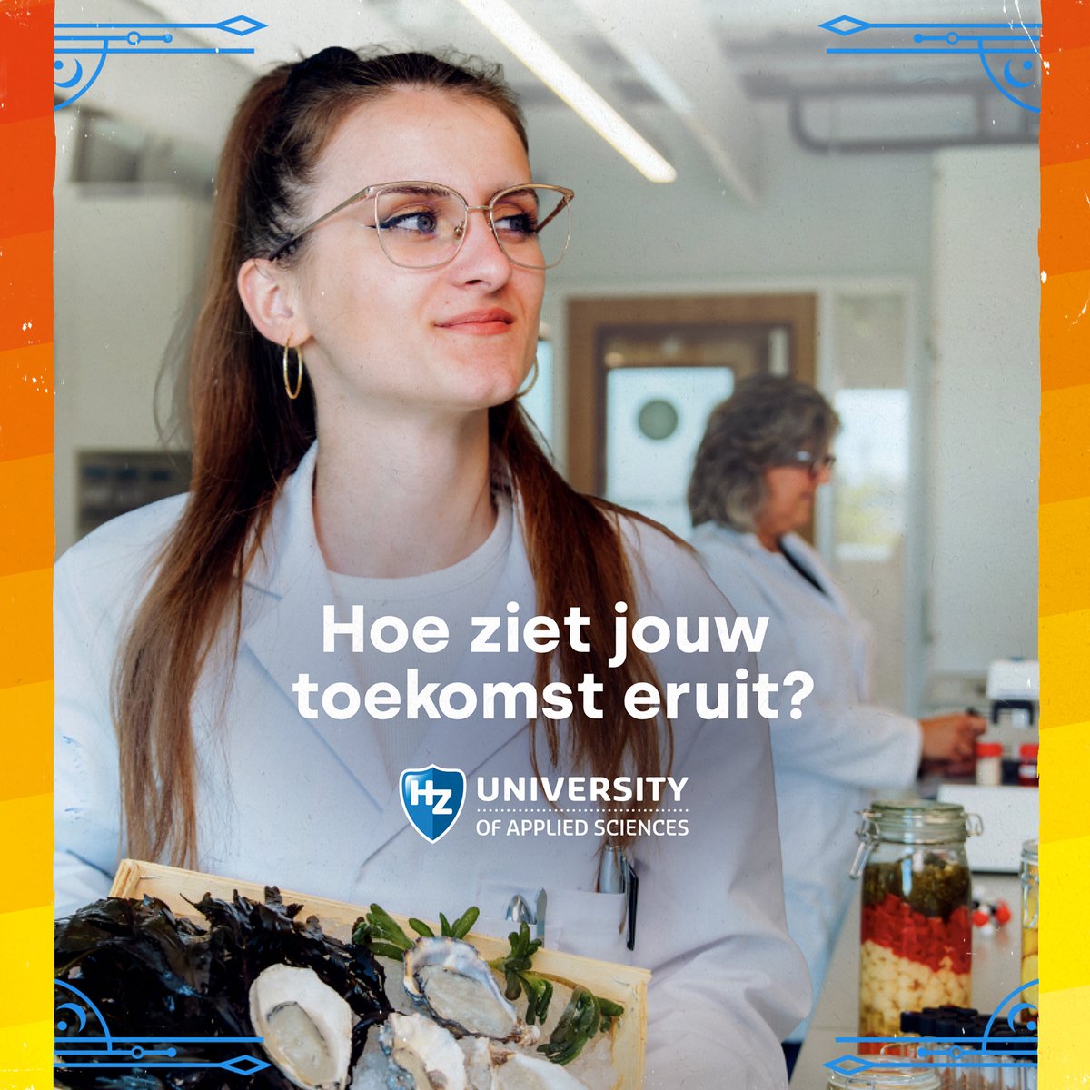 concertatSEA's tweet photo. Bij de HZ op het strand van Concert at SEA zie, ervaar en beleef je hoe jouw toekomst eruit gaat zien. Kom langs en maak een foto in de photobooth, als herinnering voor je toekomstige zelf als member van de HZ Future Crew. @HZUniversity https://t.co/XMAxMMqPVW