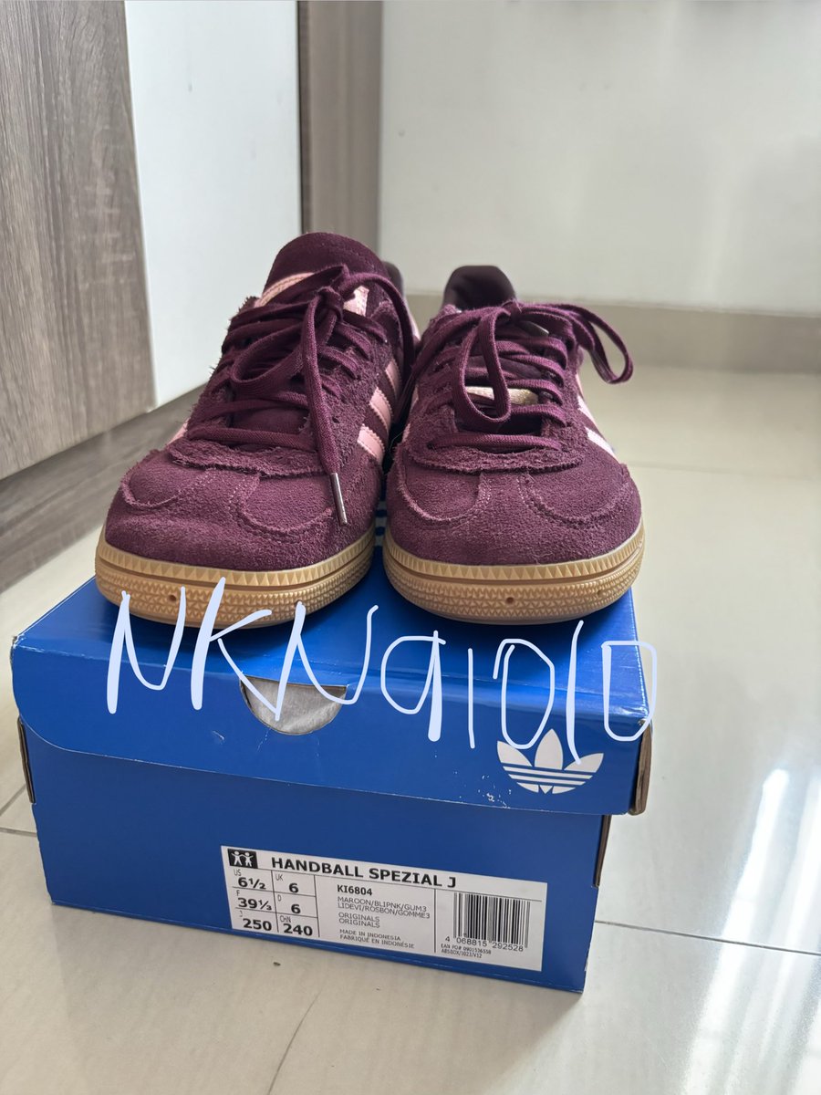 dustgracee's tweet photo. want to sell —— Adidas Handball Spezial 
uk: 39 1/3, ori JD, jarang dipake, harga dm🩷
 #zonauangㅤ #wts #adidaspezial https://t.co/UT7kp3LA0u