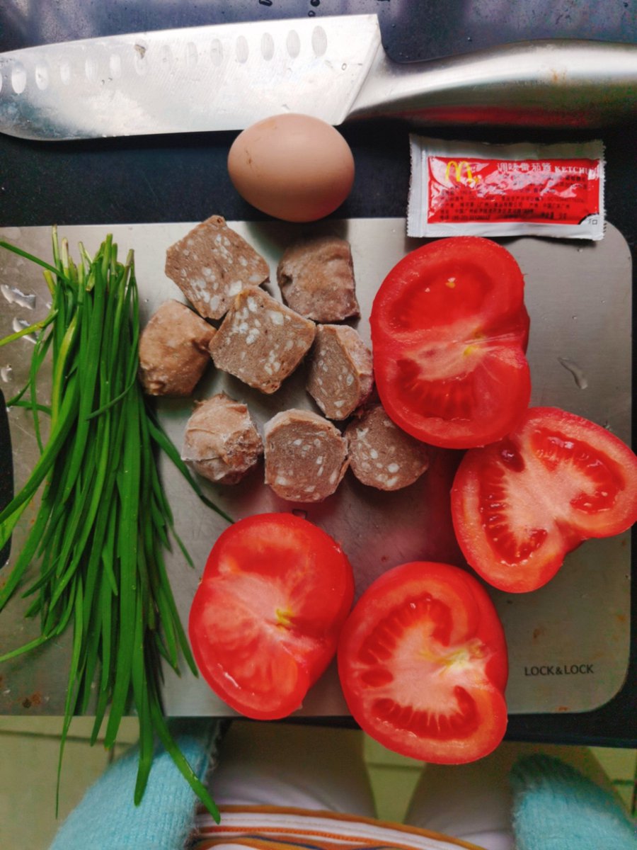 YasmineAnwar's tweet photo. Stock up on fresh, crisp greens, ripe tomatoes u0026 farm-fresh eggs for your weekend meal prep! No gimmicks, just quality ingredients for delicious home-cooked dishes. #GroceryHaul #FreshEats https://t.co/Wk4ldqM9xQ