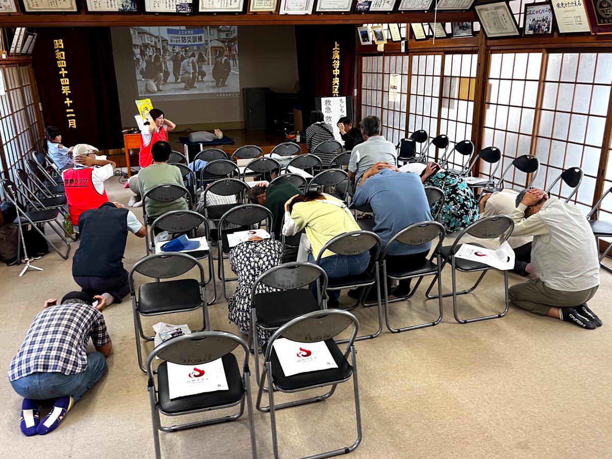 jyonetsuclub's tweet photo. 「もしもの時に役立つ　防災・減災・救命」
埼玉県鶴ヶ島市上広谷地区にて、救命・防災講演を開催しました🚑

防災と救命を“知っている”から『できる』へ変えていく。

上広谷地区のみなさま、ご参加いただきありがとうございました✨

#情熱クラブ一般社団法人
#防災を日常に
#防災 #減災 #救命体験 #救命処置