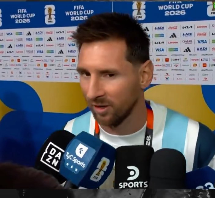 spordepormedya's tweet photo. Lionel Messi: "Daha fazla bir şey isteyemem, Tanrı bana çok şey verdi. Artık ne olursa olsun, sadece tadını çıkarabilirim.

Futbol tarihinin en iyilerinden biri olarak görülmekten dolayı sadece mutluluk duyuyorum, bu kadar çok büyük oyuncu arasında anılmaktan ötürü minnettarım." https://t.co/e8PI3a1kiW