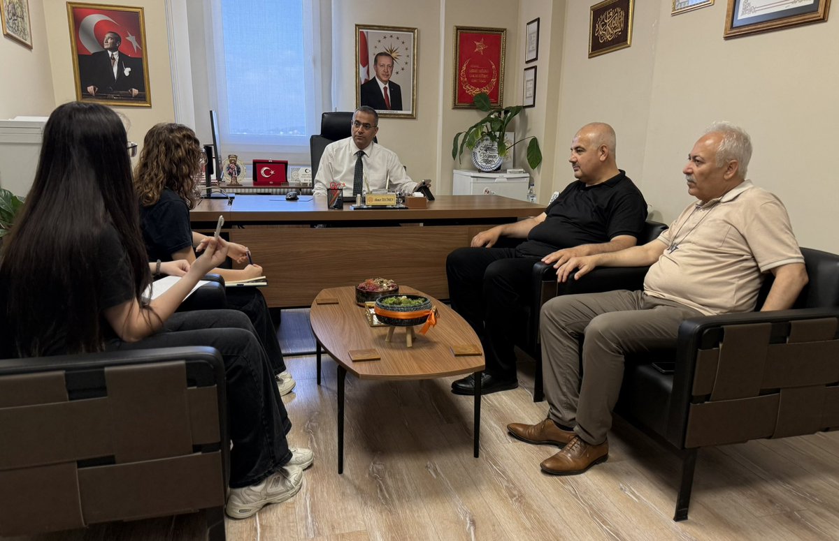 ANTAKYAMEM's tweet photo. Nihal Turgut Anlar Anadolu Lisesi öğrenci ve öğretmenleri tarafından hazırlanan İZ dergisinin yayın süreci kapsamında okul dergi ekibi, İlçe Millî Eğitim Müdürümüz Sayın Ahmet Tecimen’i makamında ziyaret ederek özel bir röportaj gerçekleştirdi.

@AhmetTecimen 
@hataymem 
@tcmeb https://t.co/5hL1SvoyOo