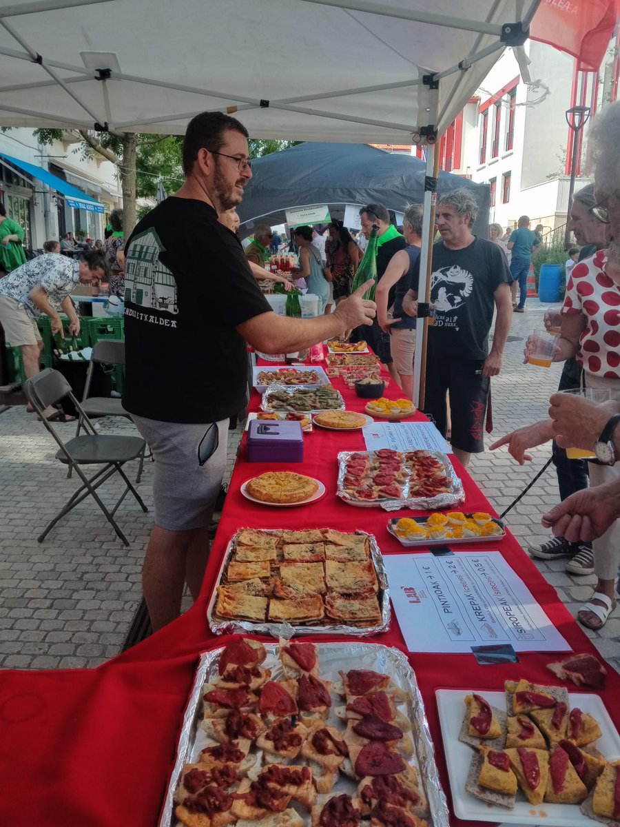 LAB_ieh's tweet photo. 🍎🍏Milesker Sagarno Egunera hurbildu zirezten guziei!

🍏🍎Merci à tou·tes les personnes qui sont venu·es à Sagarno Eguna ! https://t.co/DRvLBeITkr