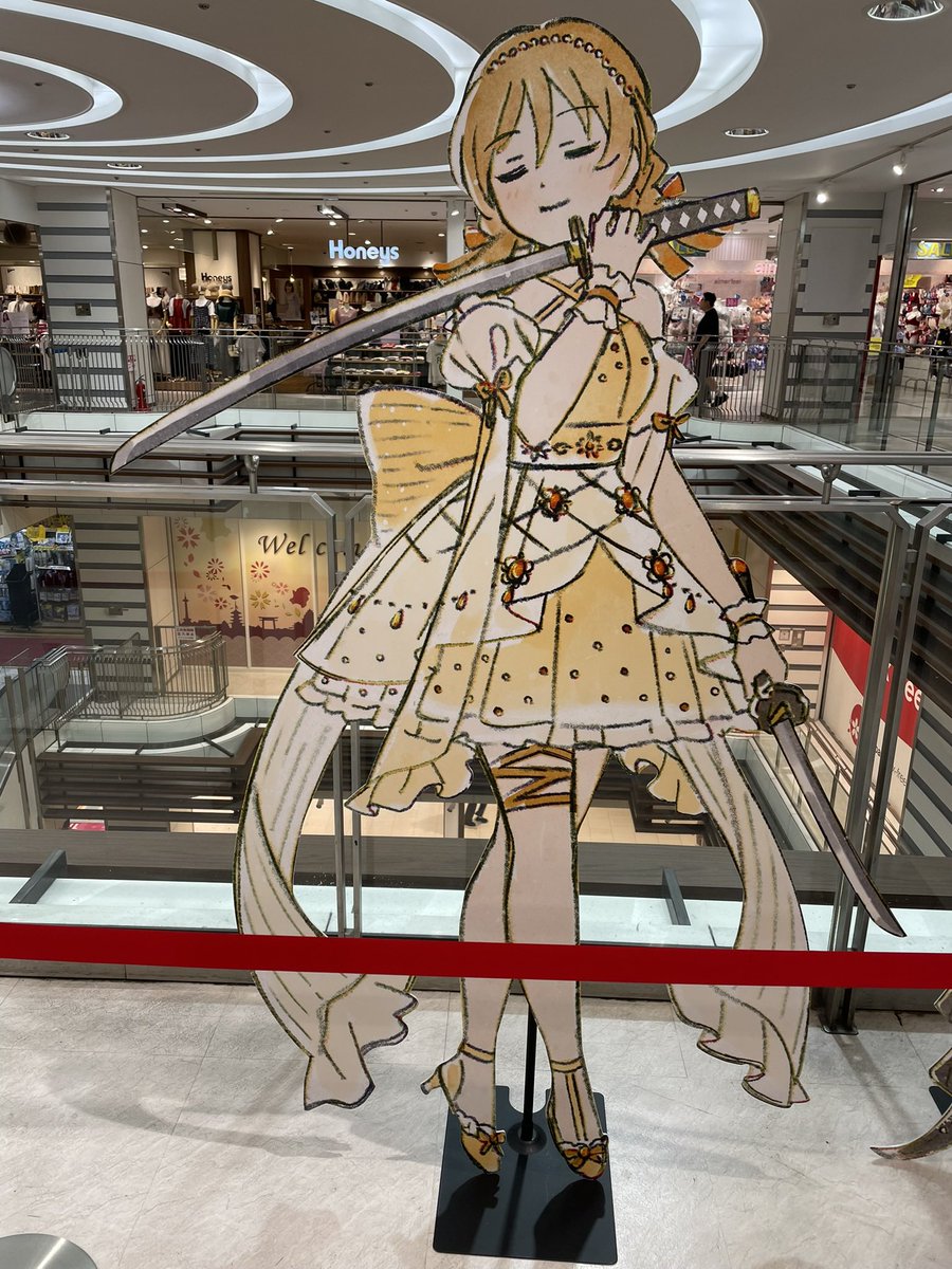 nidaimeBOSS's tweet photo. スタァライト展からのセクシー本堂 https://t.co/qHvkKYHlMl