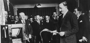 ForoHistorico's tweet photo. 📻🇪🇸 #TalDíaComoHoy hace 101 años comenzó a emitir Unión Radio Madrid desde el Edificio Madrid-París de la Gran Vía. 

A las 12:00, el rey Alfonso XIII inauguró la emisora pionera y germen de @La_SER que marcaría el futuro de la radio en España. https://t.co/1HK0tTM4XS
