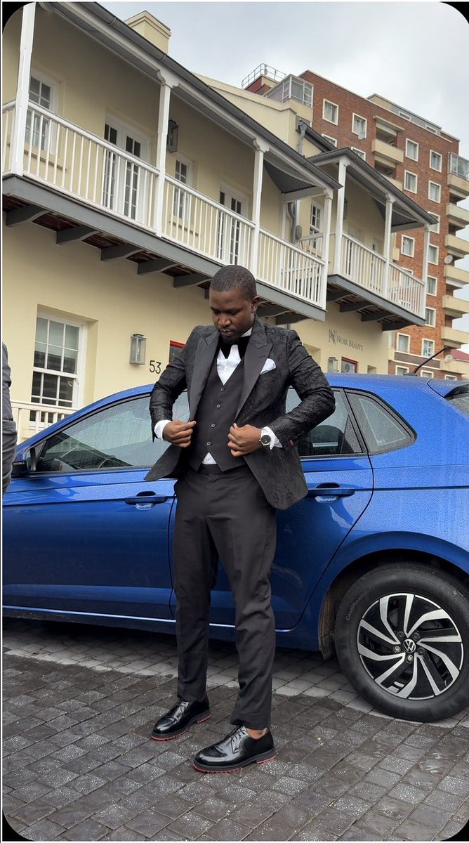 ZukoDwesi's tweet photo. Cleanliness and knitness https://t.co/WUBpEpF9DI