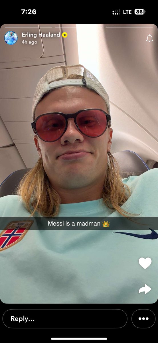 LEO_MESSI412's tweet photo. @HhjhhHfss @ultimate_kombo He posted it in snap Ronaldo fan boy https://t.co/4yCBB0O9Lo