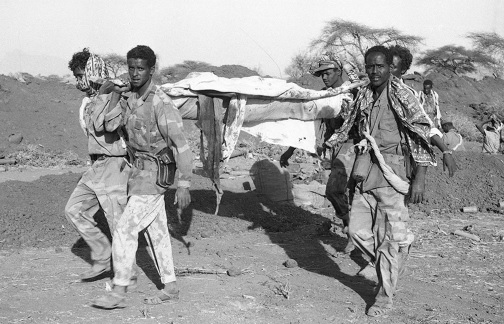 shabait's tweet photo. ንሰብኣዊ መሰል
ረዚን መስዋእቲ ዝኸፈለ ህዝቢ

ዘለናዮ ቅንያት ኣብ ውሽጢ ሃገርን ወጻኢን ዝርከብ መላእ ህዝቢ ኤርትራ፡ ነቶም ጸላም መግዛእቲ ቀንጢጦም ብርሃን ናጽነት ዘርኣዩዎ፣ ነቶም ሃገራዊ ክብረቱን ልኡላውነቱን ከይድፈር በጃ ኮይኖም ዝሓለፉ ሰማእታቱ፡ ንርዝነት ሞያኦም ብዘድምቕ ኣገባብን ስርዓትን ዝዝክረሉን ዝስብሃሉን፡ ቅነ እዩ።

ከምዝፍለጥ፡ ህዝቢ ኤርትራ፡ ኣብ መፋርቕ ዝሓለፈ ዘመን፡ ቀጥታዊ መግዛእቲ ኣብ ዘብቅዓሉ እዋን፡ ከም ኩሎም ግዙኣት ህዝብታት መሰል ናጽነት ይግብኦ እኳ እንተነበረ፡ ን“ስትራተጂያዊ ረብሓ” ሕቡራት መንግስታት ኣመሪካ ተባሂሉ፡ ናጽነት ከይረክብ ተኸልኪሉ እዩ። ነዚ ዓመጽ’ዚ ብምቅዋም፡ ሰብኣዊ ክብረትን መሰልን ህዝቦም ንምርግጋጽ፡ ብልዑል ጅግንነት ዝተቓለሱን ዝተበጀዉን ኣፍቀርቲ ህዝቢን ሃገርን ሰማእታት እንተዘይርከብ ድማ፡ ብመጠን ዝገጠሞ ከቢድ ተጻብኦን ዓለማዊ ውዲትን፡ ከም ህዝቢን ሃገርን ካብ ካርታ ዓለም ተሓኺኹ፡ ኤርትራዊ መንነት ተረሲዑ ምሃለወ። እዞም ብሉጻት ሰማእታቱ፡ ኩሉ ውልቃዊ ባህግታትን ድሌታትን ሰዊኦም፡ ኣእምሮኣዊን ጉልበታዊን ጸዓቶም ጥራይ ዘይኮነ፡ እንተላይ ዘይትትካእ ህይወቶም ንሰብኣዊ ክብረትን መሰልን ህዝቦም ሳላ ዝወፈዩ ግን፡ ህዝቢ ኤርትራ፡ ከምቲ ዓለም ህላወኡ ከብቅዕ ዝፈረደቶ፡ ነበረ ኣይተባህለን። እኳ ድኣ ካብ ባርነት ተገላጊሉ፡ ሰብኣዊ ክብረቱን መሰሉን ኣረጋጊጹ፡ ናጻ ሃገርን ህዝቢን ክኸውን በቒዑ። ብረዚን መስዋእቲ!

ታሪኽ ቃልሲ ህዝቢ ኤርትራ ንናጽነት፡ ዓሳን ባሕርን ብማዕረ ግዳይ ዝኾኑሉ ታሪኽ’ዩ። ገዛእቲ ኢትዮጵያን እቶም ከሎ ገና ህዝቢ ኤርትራ ሰብኣዊ መሰሉ ከይረከብ ዝዓንቀጹ ደገፍቶምን፡ ሕጋዊ ቃልሲ ህዝቢ ኤርትራ ንመሰል ርእሰ ውሳነ ንምጭፍላቕ ዝተኸተሉዎ ፖሊሲ፡ “ዓሳ ንምንጻት ባሕሪ ምንጻፍ” ዝብል’ዩ ነይሩ። እዚ ካብ ተግባራቶም ብምንቃል ዝተባህለ ቃላት ኣይኮነን። ኣብ ወግዓዊ ሰነዳቶም ሰፊሩ ዝርከብ እዩ። በዚ እኩይ ፖሊሲ’ዚ፡ ኣብ ልዕሊ ሰላማዊ ህዝቢ ብኣልማማ ዝተፈጸመ ቅትለትን ግፍዒታትን ጸዊኻ ኣይውዳእን። ታሪኽ ገዛእቲ ኢትዮጵያ ኣብ ኤርትራ፡ ታሪኽ ጃምላዊ ቅትለትን ማሕረዲን፡ ታሪኽ ምንዳድን ምዕናውን ዓድታት፡ ታሪኽ ምርሻንን ምሕናቕን መንእሰያት፡ ነፍሶ-ጾር ኣደታትን ህጻናትን ከይተረፈ ብሳንጃ ናይ ምዝልዛል ታሪኽ ኣረሜንነት እዩ። በዚ ናይ “ሕረድ፡ ዝመት፡ ኣቃጽል” ጭካነ፡ ህዝበን ብእኩብ ተረሺኑ፡ ኣባይተን ተቓጺሉ፡ ንብረተን ተራስዩ ዝባደማ ዓድታት ማእለያ የብለንን። ቃልሲ ህዝቢ ኤርትራ ንሰብኣዊ መሰልን ክብረትን ንምድቋስ፡ ከምዚ ዓይነት ጃምላዊ ህልቂት፡ ዓመጽ ኣብ ልዕሊ ሰብኣውነትን ሰፊሕ ናይ ኲናት ገበንን ኣብ ዝፍጸመሉ ዝነበረ እዋን ግን፡ ብሰብኣዊ መሰልን ስልጡን መትከላትን ዝመጻደቕ ማሕበረሰብ ዓለምን ትካላቱን፡ ነዚ ቅሉዕ ተግባር ንምዅናን ብጩቕ ክብል ኣይተሰምዐን።

የግዳስ፡ ህዝቢ ኤርትራ ብዓንተቦኡ፡ ፍትሒን መሰልን ብቃልሲን ጽንዓት ኣብ ዕላማን እምበር ብትኳቦን ድንጋጸን ከምዘይርከብ ኣሚኑ’ዩ ሰብኣዊ መሰሉ ንምርግጋጽ ተጋድሎኡ ዘንቀለ። ቃልሱ ንምጭፍላቕ ኣብ ልዕሊኡ ዝተኻዕወ መጠን ኣልቦ ሓዊን ዓረርን፡ ዝወረዶ ማእለያ ዘይብሉ ግፍዒን በደላትን ብጽንዓት ተጻዊሩ፡ ረዚን መስዋእቲ እናኸፈለ ጸኒዑ ብምቅላስ ድማ፡ ኣብ መወዳእታ ብገዛእ ቅልጽሙ ሰብኣዊ መሰሉን ክብረቱን ጨቢጡ፡ ናጻ ሃገር ክኸውን በቒዑ።

ይኹን’ምበር፡ እቶም ብቐደሙ “ናጽነት ኤርትራ ንስትራተጂያዊ ረብሓና ኣየገልግልን እዩ” ዝብል መርገጺ ሒዞም፡ ህዝቢ ኤርትራ ናጽነቱ ከይረክብ ዝዓንቀጹ ሓይልታት፡ ብመሪር ቃልስን መስዋእትን ናጽነቱ ምስ ኣረጋገጸ እውን ኣይተዋሕጠሎምን። ካብ ሓሙኹሽቲ ኲናት ተንሲኡ፡ ሃገሩ ንምህናጽ ኣብ ዝተበገሰሉ እውን ድማ፡ እንተቐዶ ልኡላውነቱ ንምቕልባስ እንተዘይቀዶ ጉዕዞ ፖለቲካዊን ቁጠባዊን ህንጸት ሃገሩ ንምዕንቃፍ፡ ብዶብ ኣሳቢቦም ዳግም ኲናት ወሊዖምሉ። ምስ ቃልሲ ህዝቢ ኤርትራ ምሕዝነት ፈጢሩ ናብ ስልጣን ዝመጸ ሓድሽ ስርዓት ኢትዮጵያ ድማ ከምቶም ቀዳሞት ስርዓታት መጋበርያ ናይዚ ሽርሒ’ዚ ኮይኑ፡ ብሃብትን ህይወትን ህዝቢ ኢትዮጵያ ዳግማይ ኣብ ዘይሰምር ኲናት ተጣሊዑ። እንተኾነ ኣብዚ ካልኣይ ሃቐነ እውን ኣይሰለጦምን። ህዝቢ ኤርትራ ብሓያል ያታ መኸተኡ ወራራቶም ሓምሺሹ፡ ንኲናት መሳበቢ ዝኾነ ጉዳይ ኣብ መጋባኣያ ከምዝቐርብ ብምግባር ብዓወት ወጺኡ።

ኣብዚ ዳግማይ ኲናት እውን፡ ስርዓት ኢትዮጵያ ብኣይዞነት ደገፍቱ ኣብ ልዕሊ ሰላማዊ ህዝቢ ኤርትራ ዝፈጸሞ ግፍዒ መዘና የብሉን። ዓሰርተታት ኣሽሓት ህዝቢ፡ መሬቱ ተጐቢጡ ብደብዳብ ነፈርቲን ኲናትን ካብ ዓድታቱን ናይ ሕርሻዊ ንጥፈቱን ተፈናቒሉ። ልዕሊ 70 ሽሕ ኣብ ኢትዮጵያ ዝቕመጡ ዝነበሩ ኤርትራውያን፡ ንብረቶም ተዘሪፉ፡ ካብታ ሃገር ብግፍዒ ተሰጒጎም። እቲ ዘገርም፡ ዝኾነ ገበን ዘይብሎም ህጻናት፡ ሽማግለታት፡ ነፍሶ-ጾራት፡ እንተላይ ኣብ ሆስፒታል ተዓቚቦም ዝነበሩ ውጹዓት ሕሙማት ከይተረፉ፡ ካብ ኩሉ ከባቢታት ኢትዮጵያ ተተለቒሞም ኣብ ዝባረሩሉ ዝነበሩ እዋን፡ እዛ ብሰብኣዊ መሰል እትመጻደቕ ዓለም፡ ሽዑ እውን ኣፍ ኣውጺኣ ነዚ ቅሉዕ ገበን ክትኩንን ኣይተሰምዐትን። ካልእሲ ይትረፍ ውድብ “ሕቡራት ሃገራት”ን “ሕብረት ኣፍሪቃ”ን ኤርትራውያን ሰራሕተኛታቶም ካብ ማእከል ኣብያተ ጽሕፈቶም ተለቒሞም እናተወስዱ ዓገብ ክብሉ ኣይከኣሉን። ካብዚ ታሪኽ’ዚ እንግንዘቦ ሓቂ፡ ኣብዛ ናይ ረብሓ ዓለም፡ ሰብኣዊ መሰል፡ ፖለቲካዊ ዕላማታት ንምስሳይ ዝለዓል መሀደዲ ዛዕባ እምበር፡ መንቀሊኡ ሓልዮት ኣብ ልዕሊ ሰብኣውነት ከምዘይኮነ’ዩ።

ታሪኻውያን ተጻባእቲ ህዝቢ ኤርትራ፡ መጠነ ሰፊሕ ኩናት ወሊዖም፡ ኣብ ልዕሊ ህዝቢ ዘይተኣደነ ገበንን ግፍዒታትን ፈጺሞም ክዕወቱ እኳ እንተዘይክኣሉ፡ ድሕሪ’ዚ ተደጋጋሚ ፍሽለት’ዚ እውን ኣይቀሰኑንን። ብዋጋ ልኡላዊ መሬት ኤርትራ፡ ብዋጋ ስቅያት ህዝቢ ኤርትራ፡ ብዋጋ ምርግጋእ ዞባና፡ ብዘይሕጋዊን ዘይቅቡልን ተጻብኦን ምትእትታውን ንህዝቢ ኤርትራ ከጫንቑ ብዙሕ ሃሊኾም። ህዝቢ ኤርትራ ቀሲኑ ሃገሩ ከየልምዕ፡ ዘይፍትሓዊን ዘይርትዓዊን እገዳ ብምስግዳድ፡ ብዙሕ ዝዓይነቱ ፖለቲካዊ፡ ቁጠባዊን ጸጥታዊን ሽርሒታት ብምፍጻም፡ ስዉርን ግሁድን ዲፕሎማሲያዊ ናይ ጸቕጢ ዘመተታት ብምእላም፡ ስምን ምስሊን ናይዚ ረዚን መስዋእቲ ከፊሉ ሰብኣዊ መሰሉ ዘረጋገጸ ህዝቢ ብምጥቃን፡ መርበባት ፍልሰት ኣዋዲዶም ዓቕሚ ሰቡ ብምጽንቃቕ ንምንብርካኹ ዘካየዱዎ ፈተነታት እምበረ መጠን ብዙሕ እዩ።

ኩሉ’ዚ ተጻብኦታት’ዚ ግና፡ ብሓያል ጥምረትን ፍናንን ህዝቢ ኤርትራ ተመኪቱ። ኣብዚ ንልዕሊ ርብዒ ዘመን ዝኸደ በዳሂ መድረኽ፡ ህዝቢ ኤርትራ ከምቲ ተጻባእቱ ዝሓለምዎ፡ ብውዲታቶም መሳርዑ ኣይተዘርገን። እኳ ድኣ ውሽጣዊ ሰላሙን ቅሳነቱን ኣውሒሱ፡ ብልዑል ፍናን ኣብ ድርብ መኸተኡ ተጸሚዱ ከይረብረበ መኪቱ። ጥምረቱ ምስ መንግስቱ ኣይላሕለሐን። እኳ ድኣ ዝያዳ ተሪሩን ሰጢሙን። ጉዕዞ ልምዓቱ ጀሆ ኣይተታሕዘን፡ ብኣንጻሩ ዓጸፋ ሰሪሑ ብዘሰላሰሎ ዕዮ፡ ንቅልጡፍ ቁጠባዊ ዕብየት ድልዱል መሰረት ኣብ ምንጻፍ ጸኒሑ፣ ናብ ገዚፍ ዕማም ህንጸት ሃገር ኣብ ዝነቕለሉ መድረኽ በጺሑ።

ኣብዚ ብዙሕ ገበናት ዝፍጸመሉ፡ ጎነጽ፡ ጃምላዊ በደላት፡ ጥሩፍነትን ሽበራን ዝሃወጾ ዞባ ቀርኒ ኣፍሪቃ፡ ኤርትራ እታ እንኮ ሰላምን ርግኣትን ዝዓሰላ፡ ኣብ መዳይ ሰብኣዊ ምዕባለ ብደረጃ ዓለም እተመስከረሉ ገስጋስ ዘመዝገበት ሃገር ክትከውን ምብቅዓ፡ ንዓወት ህዝቢ ኤርትራን መንግስቱን ኣጉሊሑ ዘርኢ እዩ።

ኤርትራውያን፡ ንኩሉ ጽንኩር ኩነታትን ተጻብኦታትን ብዓወት ክንሰግሮ ዘኽእለና ዘሎ ምስጢር እንታይ’ዩ እንተተባሂሉ፡ እቲ ብልዑል ተጻዋርነት ዝልለ ባህሊ ብሉጻት ሰማእታትና እዩ። ባህሎምን ክብርታቶምን ዓጢቕና፡ ሕድሮም ኣብ ምፍጻም ዛጊት ብዘርኣናዮ ትግሃት ድማ፡ እሙናት ተቐባልቲ ሕድሪ ምዃንና ብግብሪ ነመስክር ኣለና። ሕጂ እውን ሕድሪ ሰማእታትና፡ ጸዓት ቀጻልነትናን ዕብየትናን፡ ዋሕስ ህላወናን ልምዓትናን እዩ። ሰማእታትና ዝሓለምዋ ሃገር ብግብሪ ሃኒጽና፡ መንፈሶም ከምእነቕስን ድማ ምሉእ ምትእምማን ኣለና። ከመይሲ ብድሆታት ጥሒስካ ምዕዋት ዝተመኰርናሉን ዝመለኽናዮን ጉዕዞ እዩ። ሰማእታትና ዝልለዩሉ ክብርታት፡ ዘይፍለ ዕጥቅና ምስ ዝኸውን ከኣ፡ ባህግና ካብ ምስማር ዝዓግተና ሓይሊ የለን። ብኣጋጣሚ’ዛ ክብርቲ ዕለት 20 ሰነ እምበኣር፡ እቶም ካብ ክቡራት ዙሃራት ዝምረጹ ውርሻ ሰማእታትና ከም ብሌን ዓይንና ክንሕልዎምን ክንከናኸኖምን፡ መብጽዓና ነሐድስ!