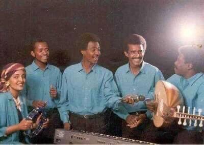 SudaneseCulture's tweet photo. Eghd Al-Ghalaad (Arabic: عقد الجلاد):
Sudanese Music Band, In their Early Years. Early 80's.

#SudaneseCulture #ثقافة_سودانية https://t.co/hjCeMHPkef
